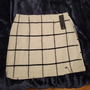 Lulu' White and Black Plaid Mini Skirt- NWT